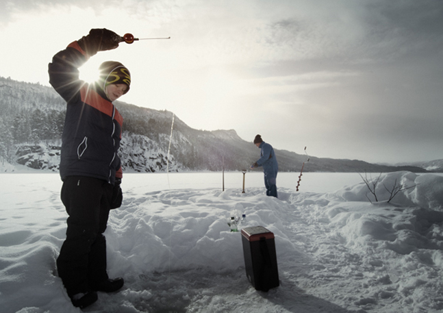 In de wintermaanden lenen de Noorse meren zich voor ijsvissen. Nomad&Villager Hallingdal